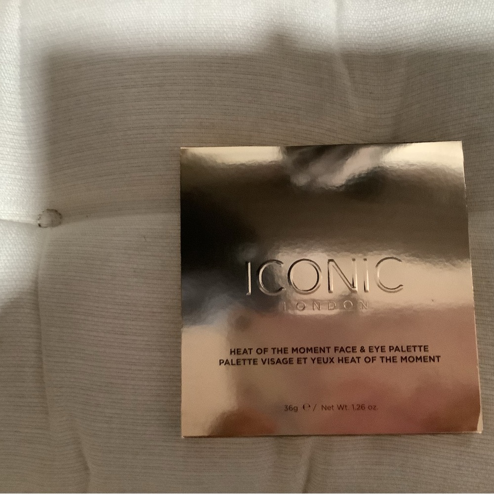 Eye and face makeup palette
